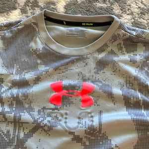 Mens S/M grey gray UNDER ARMOUR pixel RUN athletic top pink logo & L shorts set